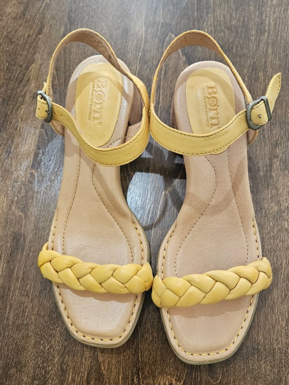 Born yellow sandals, size 8